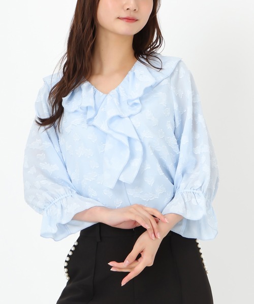 MISCH MASCH(ミッシュマッシュ)の「ラメジャガードフリルブラウス(シャツ/ブラウス・レディース・ブルー/グリーン/ホワイト・フリ-)」の2枚目の写真