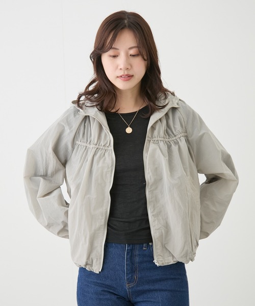 Jayro(ジャイロ)の「ギャザーフーディーブルゾン(その他アウター・レディース・ベージュ/ネイビー/グレー・M)」の2枚目の写真