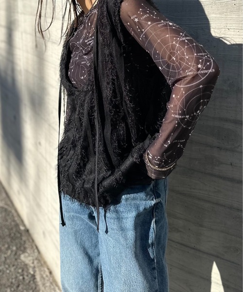 mi via loca（ミヴィアロカ）の「【2way！】　Vネック/深Uネック フリンジシャギーレース ベスト（ベスト・レディース・ブラック/アイボリー・FREE）」の12枚目の写真