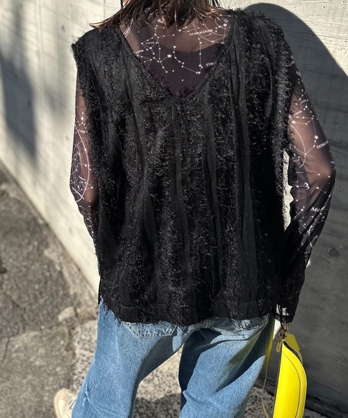 mi via loca（ミヴィアロカ）の「【2way！】　Vネック/深Uネック フリンジシャギーレース ベスト（ベスト・レディース・ブラック/アイボリー・FREE）」の3枚目の写真