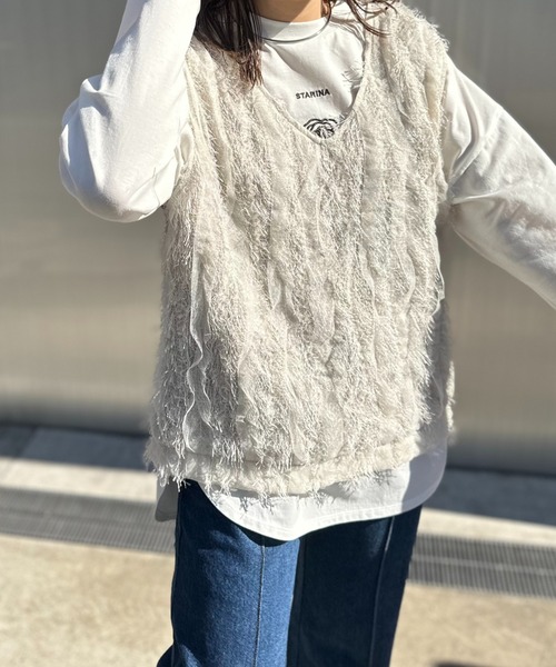 mi via loca（ミヴィアロカ）の「【2way！】　Vネック/深Uネック フリンジシャギーレース ベスト（ベスト・レディース・ブラック/アイボリー・FREE）」の22枚目の写真