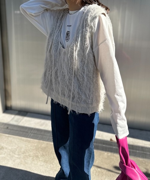 mi via loca（ミヴィアロカ）の「【2way！】　Vネック/深Uネック フリンジシャギーレース ベスト（ベスト・レディース・ブラック/アイボリー・FREE）」の10枚目の写真