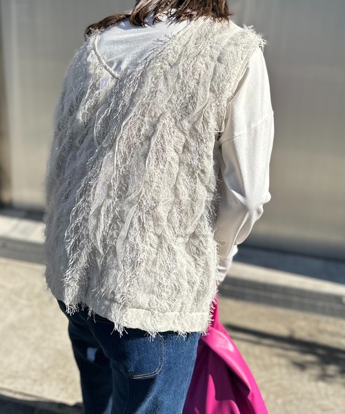 mi via loca（ミヴィアロカ）の「【2way！】　Vネック/深Uネック フリンジシャギーレース ベスト（ベスト・レディース・ブラック/アイボリー・FREE）」の8枚目の写真