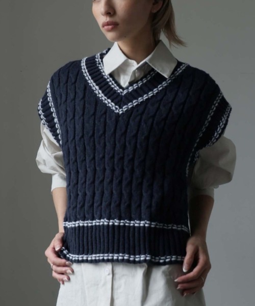 Ulysses（ユリシス）の「ステッチケーブルニットベスト（ベスト・レディース・ネイビー/グレー・F）」の2枚目の写真