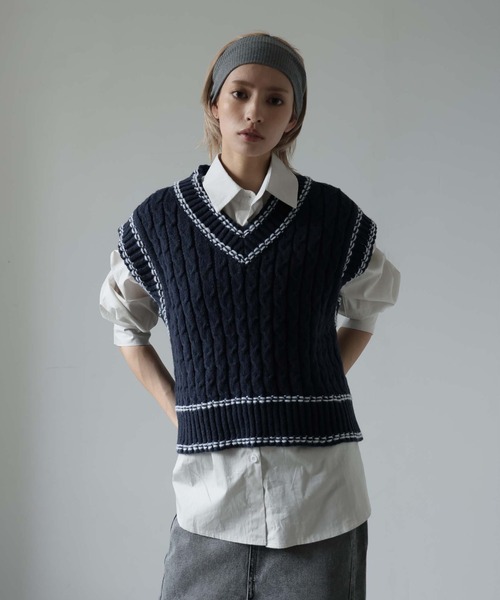 Ulysses（ユリシス）の「ステッチケーブルニットベスト（ベスト・レディース・ネイビー/グレー・F）」の6枚目の写真