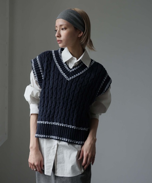 Ulysses（ユリシス）の「ステッチケーブルニットベスト（ベスト・レディース・ネイビー/グレー・F）」の11枚目の写真