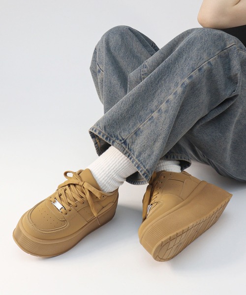 LOVEHUNTER(ラブハンター)の「軽量厚底 ボリュームソールコートスニーカー(スニーカー・レディース・ホワイト/ブラック×ホワイト/キャメル/ベージュ/ブラック/ブラック×ブラック/グレー/シルバー・36/37/38/39/40/41/42/43/44/35)」の9枚目の写真