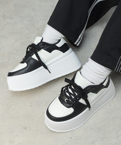 LOVEHUNTER(ラブハンター)の「軽量厚底 ボリュームソールコートスニーカー(スニーカー・レディース・ホワイト/ブラック×ホワイト/キャメル/ベージュ/ブラック/ブラック×ブラック/グレー/シルバー・36/37/38/39/40/41/42/43/44/35)」の13枚目の写真