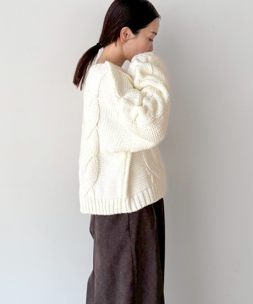 select MOCA by son（セレクトモカバイソン）の「ビッグケーブルボリュームスリーブニット（ニット/セーター・レディース・アイボリー/ブラック/グレー・FREE）」の14枚目の写真