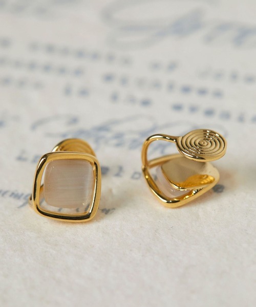 yu-ka（ユーカ）の「YU-KA:レトロスクエアデザインイヤリング retro square design earring（イヤリング・レディース・ゴールド・FREE）」の3枚目の写真