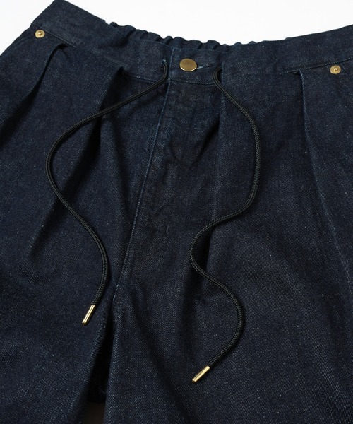 CULLNI(クルニ)の「2TUCK DRAWSTRING SHORT PANTS(デニムパンツ・メンズ・ダークインディゴブルー/アイボリー/ブラック・1/2)」の16枚目の写真