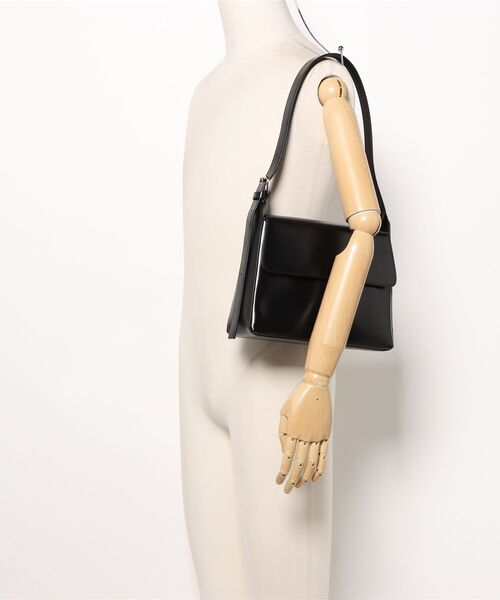 A.P.C.(アーペーセー)の「SAC VIRGINIE FLAP(ショルダーバッグ・レディース・ブラック/ブラウン系その他・ONESIZE)」の5枚目の写真