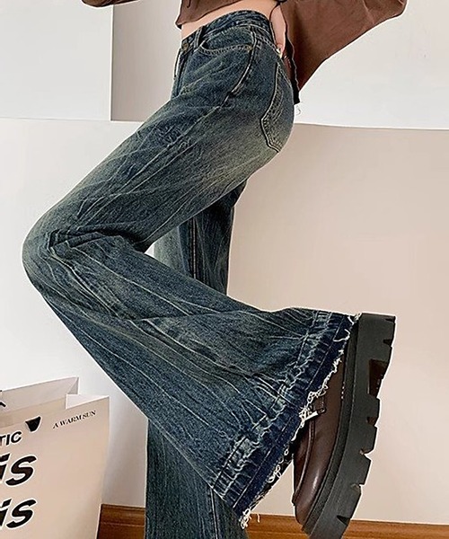 NuNuNa(ヌヌナ)の「【NuNuNa】ヴィンテージ加工カットオフダメージフレアデニムパンツ(デニムパンツ・レディース・ブラック/インディゴブルー/サックスブルー・XL/L/M/S)」の2枚目の写真