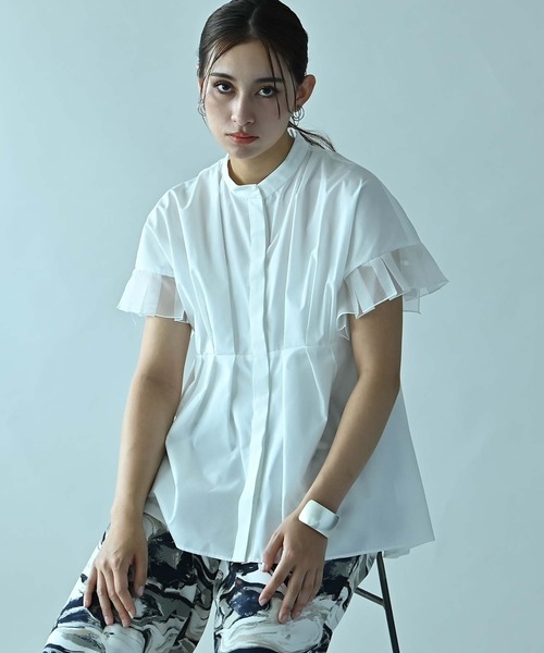 RAW FUDGE(ローファッジ)の「シアープリーツスリーブブラウス(シャツ/ブラウス・レディース・ベージュ/チャコールグレー/オフホワイト・M)」の2枚目の写真