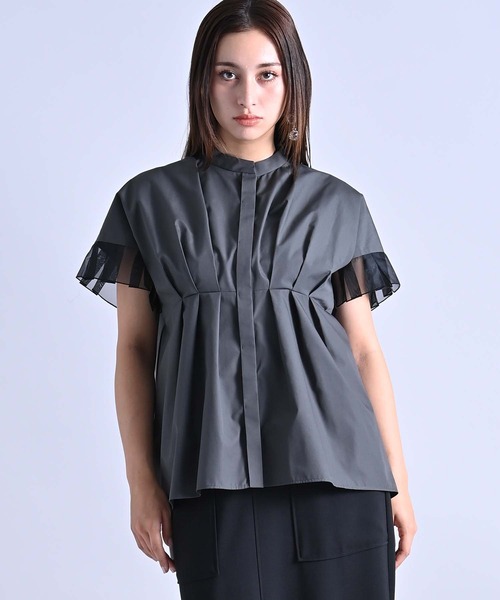 RAW FUDGE(ローファッジ)の「シアープリーツスリーブブラウス(シャツ/ブラウス・レディース・ベージュ/チャコールグレー/オフホワイト・M)」の3枚目の写真