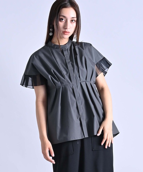 RAW FUDGE(ローファッジ)の「シアープリーツスリーブブラウス(シャツ/ブラウス・レディース・ベージュ/チャコールグレー/オフホワイト・M)」の9枚目の写真