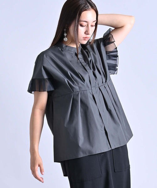 RAW FUDGE(ローファッジ)の「シアープリーツスリーブブラウス(シャツ/ブラウス・レディース・ベージュ/チャコールグレー/オフホワイト・M)」の10枚目の写真