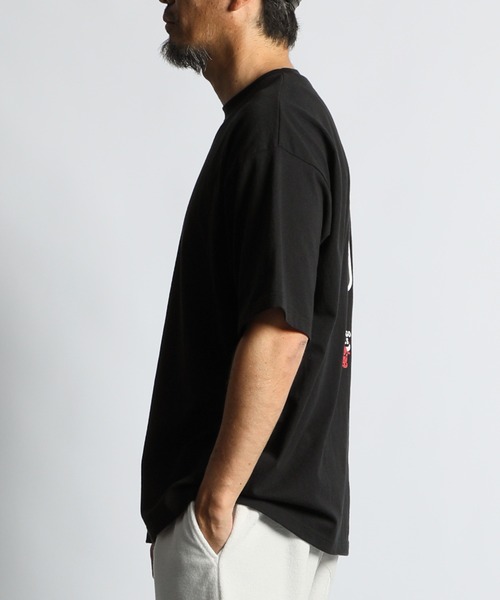 The DUFFER of ST.GEORGE(ザダファーオブセントジョージ)の「NBA「CHICAGO BULLS」:NBA別注 シカゴブルズ Tシャツ(Tシャツ/カットソー・メンズ・ブラック・SMALL/MEDIUM/LARGE)」の4枚目の写真