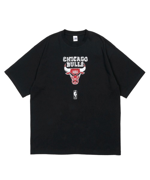 The DUFFER of ST.GEORGE(ザダファーオブセントジョージ)の「NBA「CHICAGO BULLS」:NBA別注 シカゴブルズ Tシャツ(Tシャツ/カットソー・メンズ・ブラック・SMALL/MEDIUM/LARGE)」の6枚目の写真