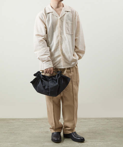 And A(アンドエー)の「ITTI イッチ / HERRIE FUROSHIKI ONE HANDLE BAG - S /RF-LC ヘリーナイロン風呂敷レザーワンハンドルバッグ / ITTI-BAG-151-RFLC(トートバッグ・メンズ・ブラック/ダークベージュ・FREE)」の3枚目の写真