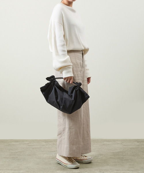 And A(アンドエー)の「ITTI イッチ / HERRIE FUROSHIKI ONE HANDLE BAG - S /RF-LC ヘリーナイロン風呂敷レザーワンハンドルバッグ / ITTI-BAG-151-RFLC(トートバッグ・メンズ・ブラック/ダークベージュ・FREE)」の4枚目の写真