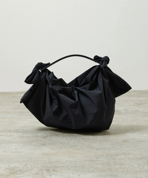 And A(アンドエー)の「ITTI イッチ / HERRIE FUROSHIKI ONE HANDLE BAG - S /RF-LC ヘリーナイロン風呂敷レザーワンハンドルバッグ / ITTI-BAG-151-RFLC(トートバッグ・メンズ・ブラック/ダークベージュ・FREE)」の8枚目の写真