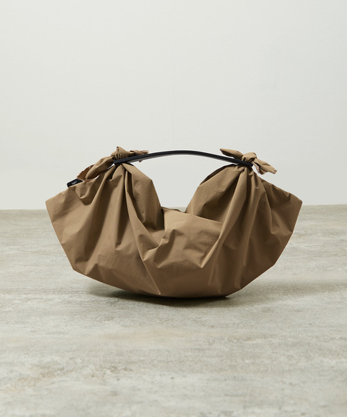 And A(アンドエー)の「ITTI イッチ / HERRIE FUROSHIKI ONE HANDLE BAG - S /RF-LC ヘリーナイロン風呂敷レザーワンハンドルバッグ / ITTI-BAG-151-RFLC(トートバッグ・メンズ・ブラック/ダークベージュ・FREE)」の17枚目の写真