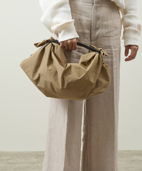 And A(アンドエー)の「ITTI イッチ / HERRIE FUROSHIKI ONE HANDLE BAG - S /RF-LC ヘリーナイロン風呂敷レザーワンハンドルバッグ / ITTI-BAG-151-RFLC(トートバッグ・メンズ・ブラック/ダークベージュ・FREE)」の22枚目の写真