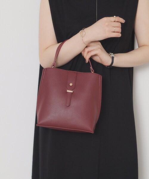 ITS'DEMO（イッツデモ）の「【2WAY】ベルト飾りミニショルダー（ショルダーバッグ・レディース・ダークグレー/ボルドー/ブラック/ブラウン系その他・00）」の4枚目の写真