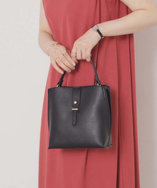 ITS'DEMO（イッツデモ）の「【2WAY】ベルト飾りミニショルダー（ショルダーバッグ・レディース・ダークグレー/ボルドー/ブラック/ブラウン系その他・00）」の2枚目の写真