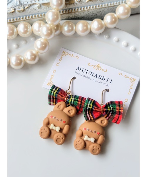VIBGYOR(ヴィブジョー)の「【MUURABBTI】チェックリボンとうさぎちゃんのピアス(MA)(ピアス(両耳用)・レディース・レッド・FREE)」の1枚目の写真