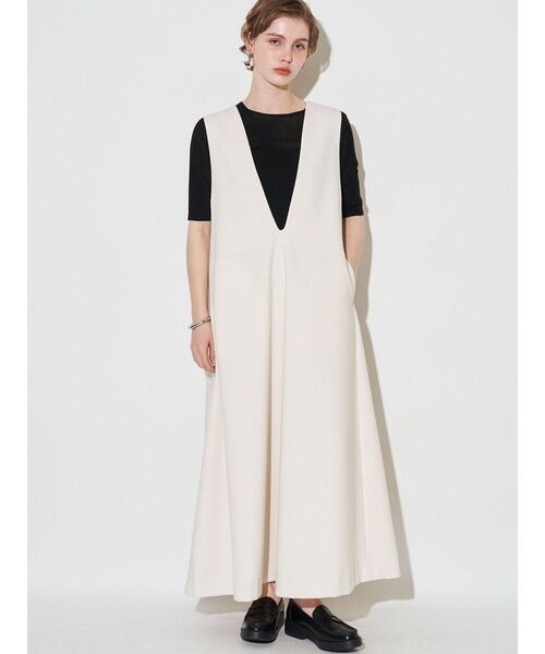 ELENDEEK（エレンディーク）の「ディープVネックAラインワンピース（ワンピース・レディース・オフホワイト/ブラック/グレー・01/02）」の2枚目の写真
