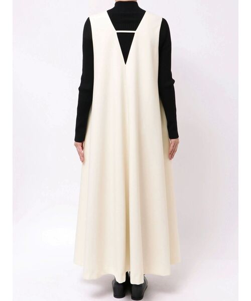 ELENDEEK（エレンディーク）の「ディープVネックAラインワンピース（ワンピース・レディース・オフホワイト/ブラック/グレー・01/02）」の12枚目の写真