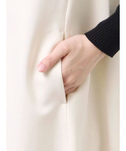 ELENDEEK（エレンディーク）の「ディープVネックAラインワンピース（ワンピース・レディース・オフホワイト/ブラック/グレー・01/02）」の15枚目の写真