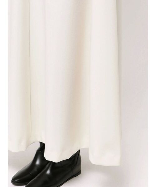 ELENDEEK（エレンディーク）の「ディープVネックAラインワンピース（ワンピース・レディース・オフホワイト/ブラック/グレー・01/02）」の16枚目の写真