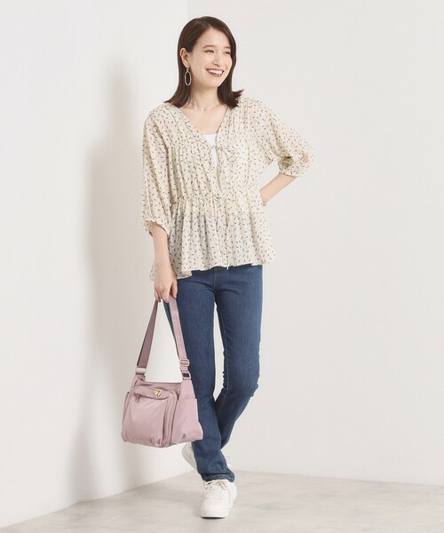 ITS'DEMO（イッツデモ）の「【手洗い可】花柄シャーリング前開きブラウス（シャツ/ブラウス・レディース・ホワイト系3/アイボリー系/ブラック系・00）」の10枚目の写真