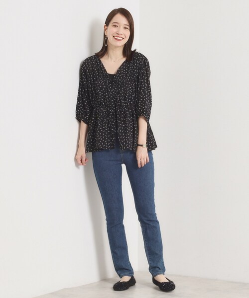 ITS'DEMO（イッツデモ）の「【手洗い可】花柄シャーリング前開きブラウス（シャツ/ブラウス・レディース・ホワイト系3/アイボリー系/ブラック系・00）」の14枚目の写真