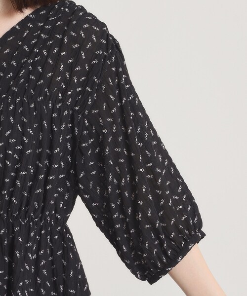 ITS'DEMO（イッツデモ）の「【手洗い可】花柄シャーリング前開きブラウス（シャツ/ブラウス・レディース・ホワイト系3/アイボリー系/ブラック系・00）」の8枚目の写真