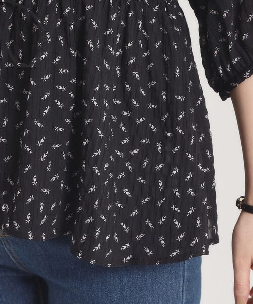 ITS'DEMO（イッツデモ）の「【手洗い可】花柄シャーリング前開きブラウス（シャツ/ブラウス・レディース・ホワイト系3/アイボリー系/ブラック系・00）」の9枚目の写真