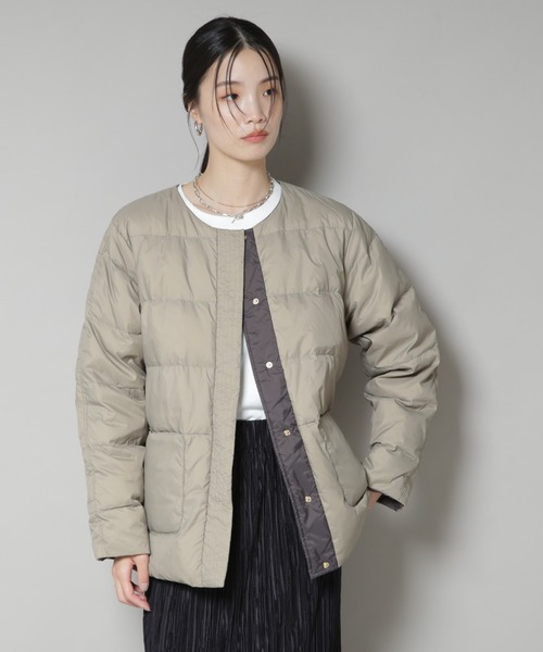 NANO universe(ナノユニバース)の「撥水加工ライトダウン リバーシブルノーカラージャケット(ダウンジャケット/コート・レディース・ブラック/オリーブ/アイボリー・S/M)」の3枚目の写真