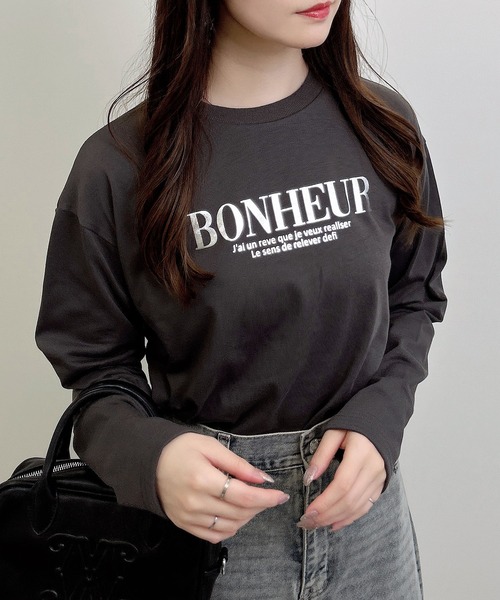 INGNI(イング)の「箔プリントロゴロングTシャツ(Tシャツ/カットソー・レディース・ホワイト×ゴールド/ホワイト×シルバー/ライトグレー系8・M)」の3枚目の写真