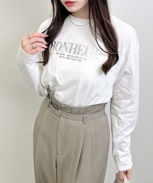 INGNI(イング)の「箔プリントロゴロングTシャツ(Tシャツ/カットソー・レディース・ホワイト×ゴールド/ホワイト×シルバー/ライトグレー系8・M)」の1枚目の写真