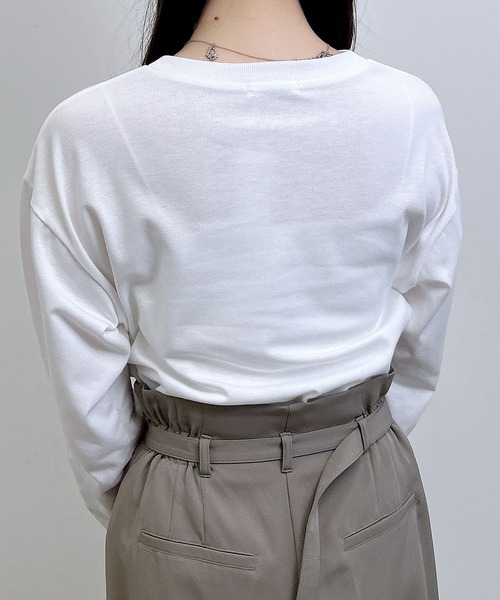INGNI(イング)の「箔プリントロゴロングTシャツ(Tシャツ/カットソー・レディース・ホワイト×ゴールド/ホワイト×シルバー/ライトグレー系8・M)」の6枚目の写真