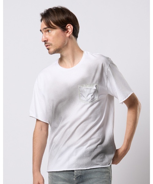 wjk(ダヴルジェイケイ)の「spray dye leather pocket-T(Tシャツ/カットソー・メンズ・ホワイト×ブラック/ホワイト×ブルー/グレイッシュベージュ/ブラック×シルバー・SMALL/MEDIUM/LARGE/X-LARGE)」の1枚目の写真