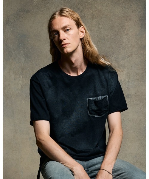 wjk(ダヴルジェイケイ)の「spray dye leather pocket-T(Tシャツ/カットソー・メンズ・ホワイト×ブラック/ホワイト×ブルー/グレイッシュベージュ/ブラック×シルバー・SMALL/MEDIUM/LARGE/X-LARGE)」の3枚目の写真