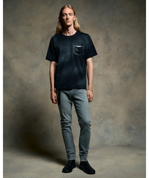 wjk(ダヴルジェイケイ)の「spray dye leather pocket-T(Tシャツ/カットソー・メンズ・ホワイト×ブラック/ホワイト×ブルー/グレイッシュベージュ/ブラック×シルバー・SMALL/MEDIUM/LARGE/X-LARGE)」の17枚目の写真