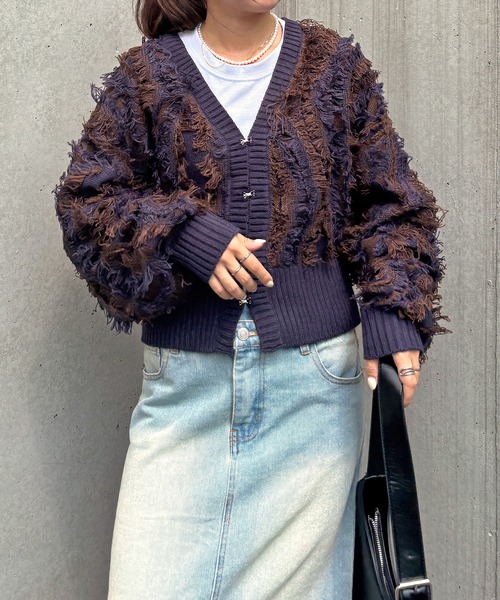 ISOOK（アイスー）の「【ISOOK / アイスー】MIXフリンジショートカーディガン / ニット プルオーバー セーター 羽織り コンパクト丈 ショート丈 短丈 クロップド丈 長袖 ボリューム袖 Vネック クルーネック 前後2way 2通り 春服 春ニット アイボリー グレー ネイビー 白 ZOZOTOWN限定（ニット/セーター・レディース・アイボリー/グレー/ネイビー・FREE）」の9枚目の写真