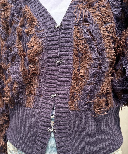 ISOOK（アイスー）の「【ISOOK / アイスー】MIXフリンジショートカーディガン / ニット プルオーバー セーター 羽織り コンパクト丈 ショート丈 短丈 クロップド丈 長袖 ボリューム袖 Vネック クルーネック 前後2way 2通り 春服 春ニット アイボリー グレー ネイビー 白 ZOZOTOWN限定（ニット/セーター・レディース・アイボリー/グレー/ネイビー・FREE）」の15枚目の写真