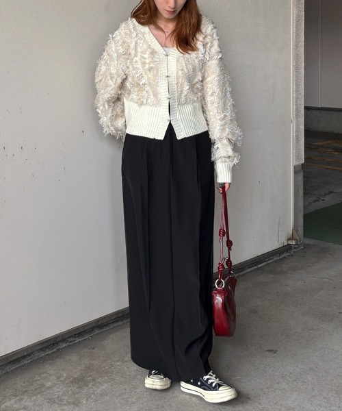 ISOOK（アイスー）の「【ISOOK / アイスー】MIXフリンジショートカーディガン / ニット プルオーバー セーター 羽織り コンパクト丈 ショート丈 短丈 クロップド丈 長袖 ボリューム袖 Vネック クルーネック 前後2way 2通り 春服 春ニット アイボリー グレー ネイビー 白 ZOZOTOWN限定（ニット/セーター・レディース・アイボリー/グレー/ネイビー・FREE）」の4枚目の写真