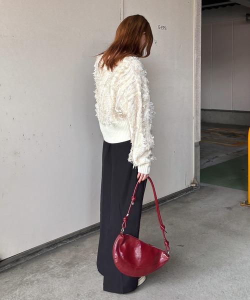 ISOOK（アイスー）の「【ISOOK / アイスー】MIXフリンジショートカーディガン / ニット プルオーバー セーター 羽織り コンパクト丈 ショート丈 短丈 クロップド丈 長袖 ボリューム袖 Vネック クルーネック 前後2way 2通り 春服 春ニット アイボリー グレー ネイビー 白 ZOZOTOWN限定（ニット/セーター・レディース・アイボリー/グレー/ネイビー・FREE）」の18枚目の写真